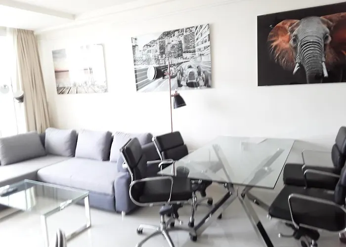 136 A First Line Sleeps 6 דירה