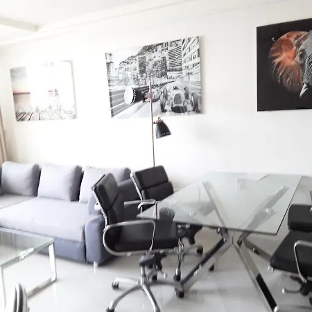 136 A First Line Sleeps 6 Apartman