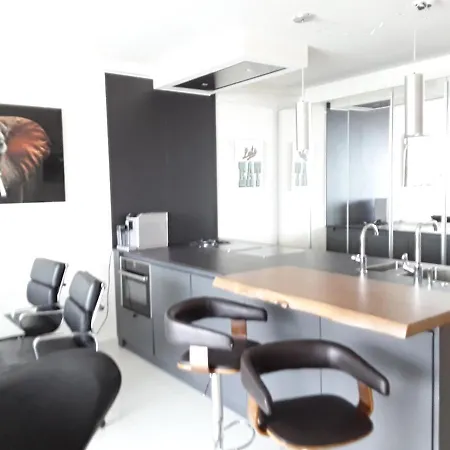 136 A First Line Sleeps 6 דירה מארבלה