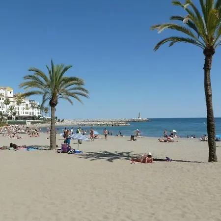 136 A First Line Sleeps 6 Apartman *