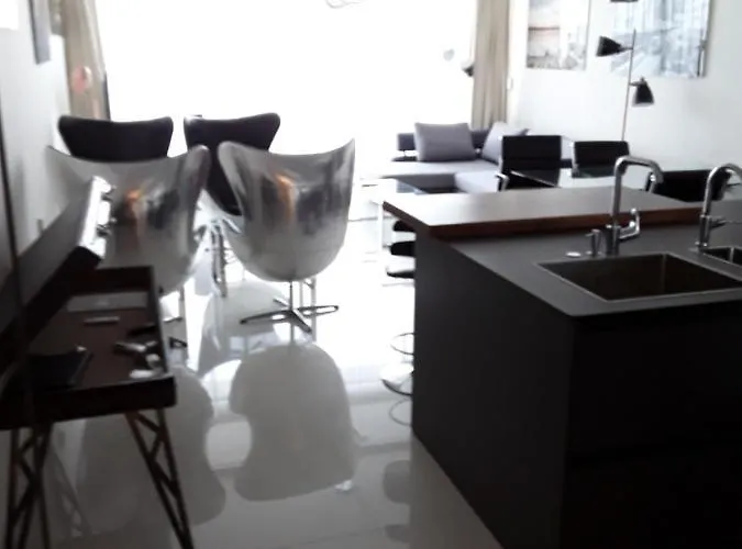 136 A First Line Sleeps 6 * マルベーリャ