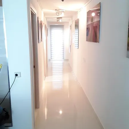 136 A First Line Sleeps 6 Appartamento