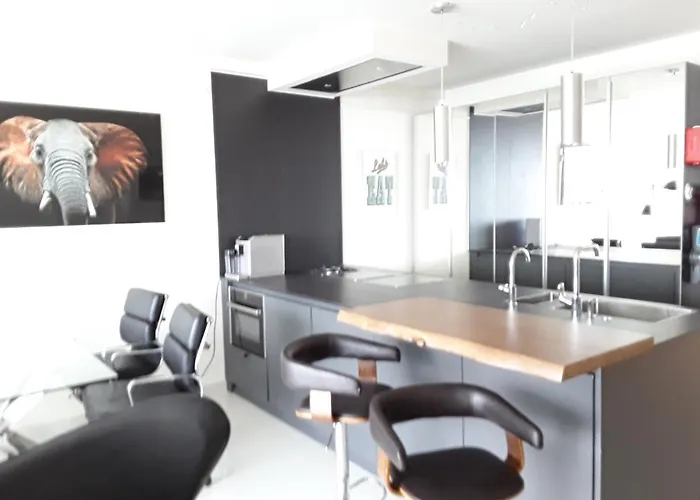 136 A First Line Sleeps 6 Appartement Marbella