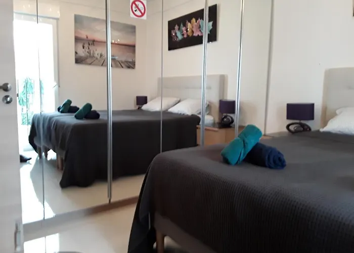 136 A First Line Sleeps 6 Appartement *