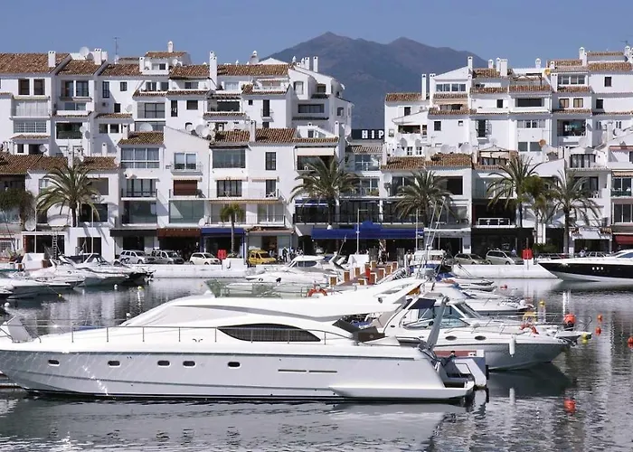 136 A First Line Sleeps 6 * Marbella
